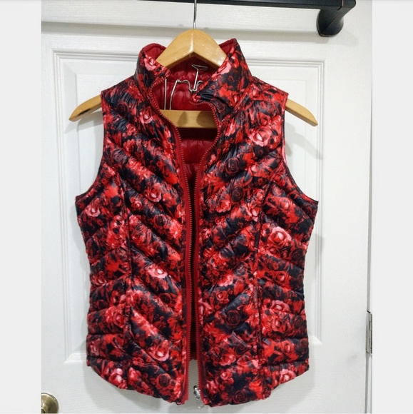 Reversible Red Roses Puffer - Picture 3 of 3